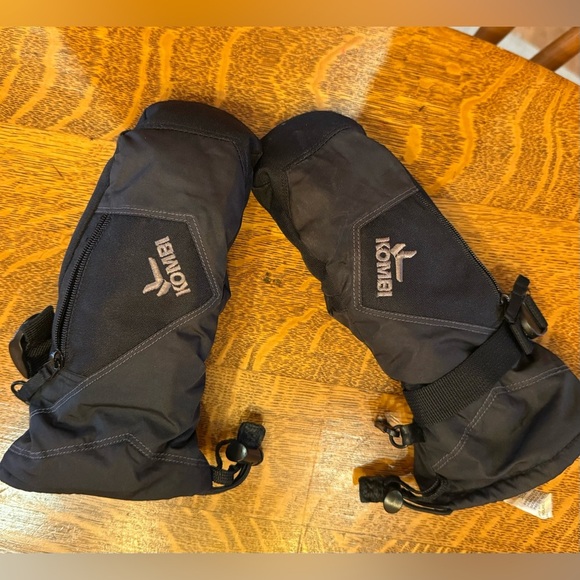 2/$30 Kombi Black Kid's XS Mittens (age 2-6) - Picture 1 of 9